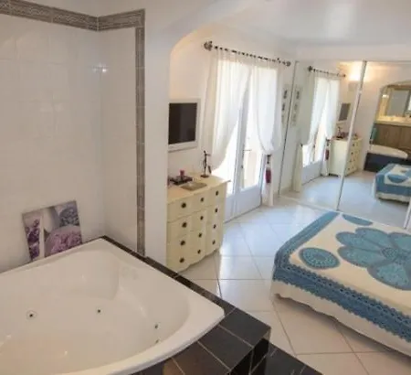Lila Villa
